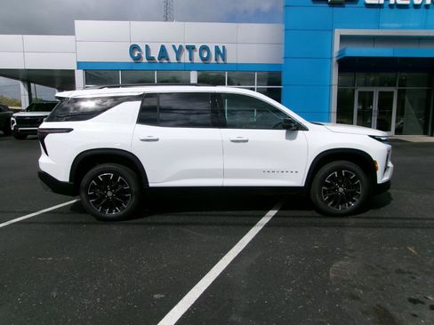 New 2026 Chevrolet Traverse LT FWD image 3