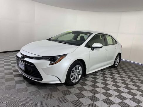 Used 2023 Toyota Corolla LE w/ Carpet Mat Package (TMS) FWD image 4