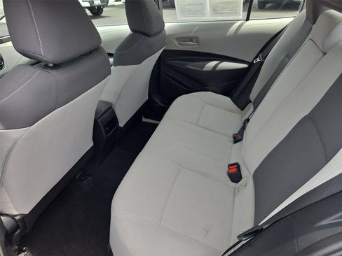 Used 2022 Toyota Corolla LE FWD image 14