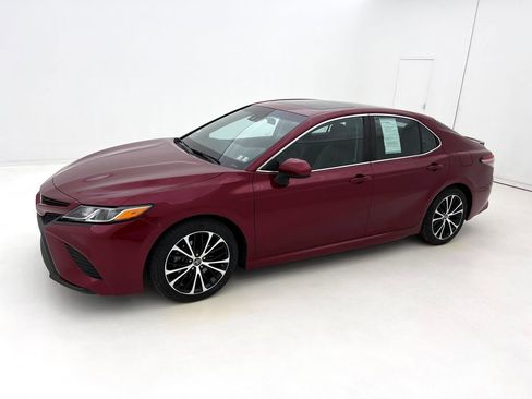 Used 2018 Toyota Camry SE image 5