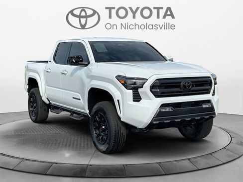 Used 2025 Toyota Tacoma SR5 image 8