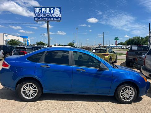Used 2010 Ford Focus SE FWD image 4
