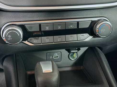 Used 2022 Nissan Altima 2.5 S FWD image 22