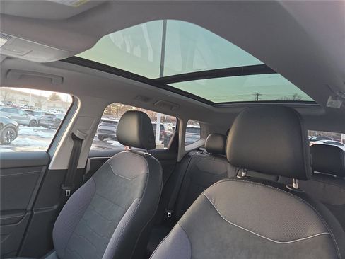 New 2026 Volkswagen Taos SE image 22