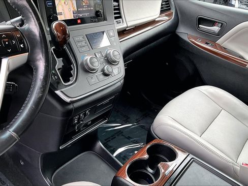 Used 2015 Toyota Sienna Limited Premium image 16