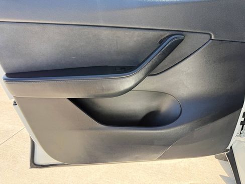 Used 2021 Tesla Model Y Long Range AWD/4WD image 28
