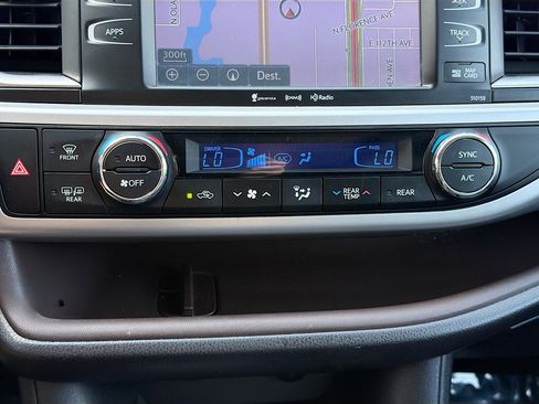 Used 2016 Toyota Highlander XLE AWD/4WD image 33