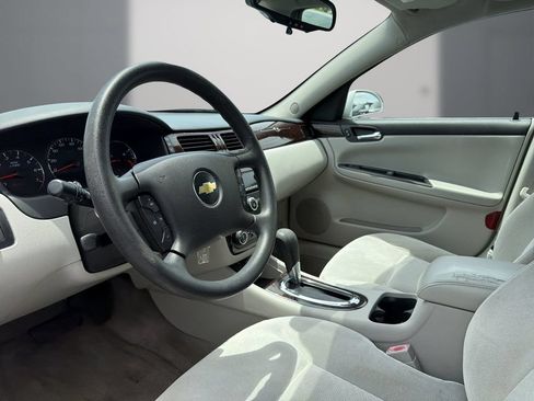 Used 2016 Chevrolet Impala LT FWD image 9