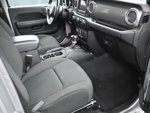 Used 2021 Jeep Wrangler Unlimited Sahara AWD/4WD image 11