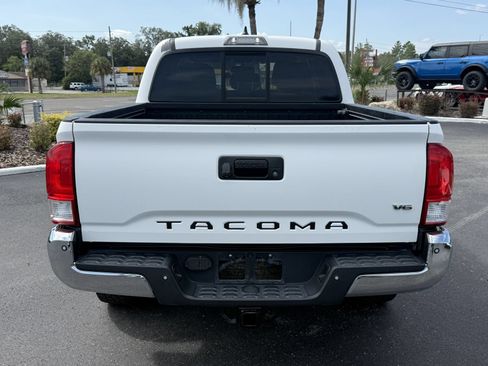 Used 2017 Toyota Tacoma SR5 RWD image 5