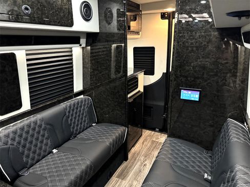 Used 2024 Mercedes-Benz Sprinter 3500 image 31