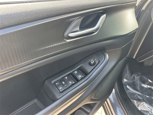 Used 2023 Jeep Grand Cherokee Altitude image 34