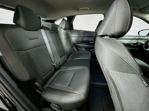 Used 2025 Hyundai Tucson SE image 30