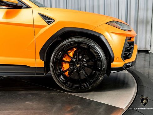 Used 2022 Lamborghini Urus image 21