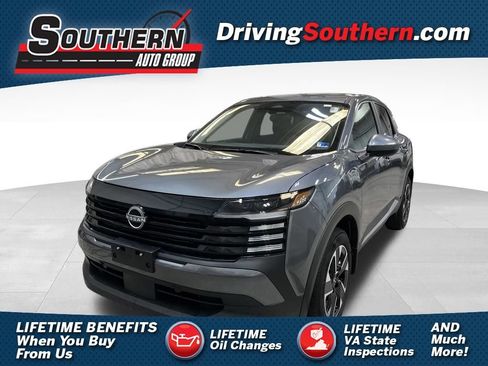 Used 2025 Nissan Kicks SV AWD/4WD image 1