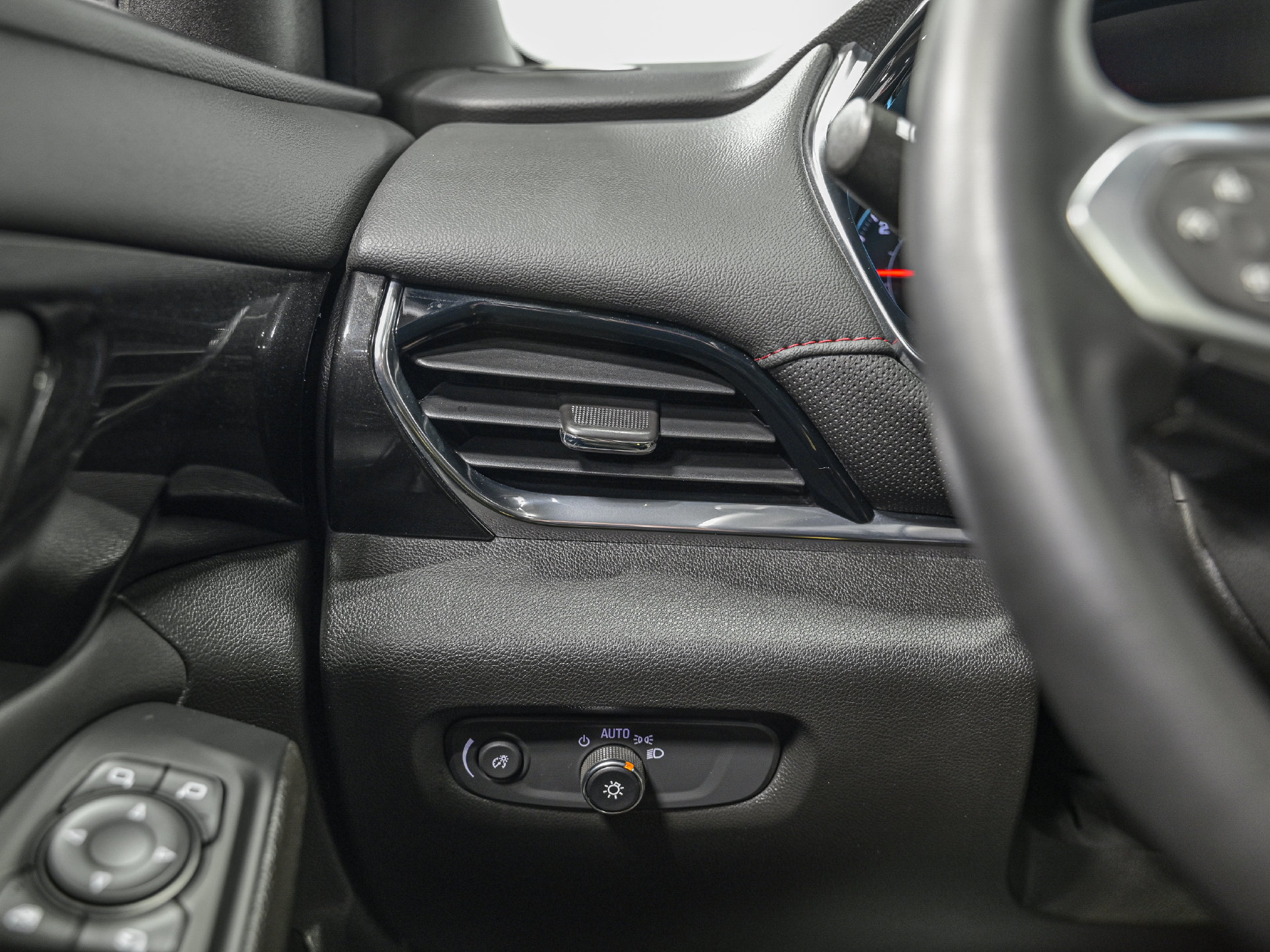 Used 2023 Chevrolet Traverse RS w/ LPO, Floor Liner Package AWD/4WD image 18