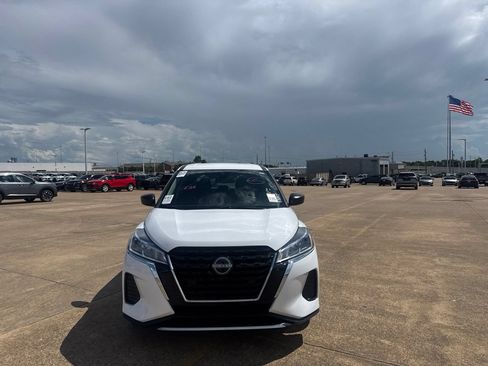 Certified 2024 Nissan Kicks S FWD image 4