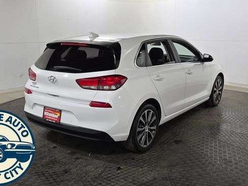 Used 2018 Hyundai Elantra GT FWD image 7