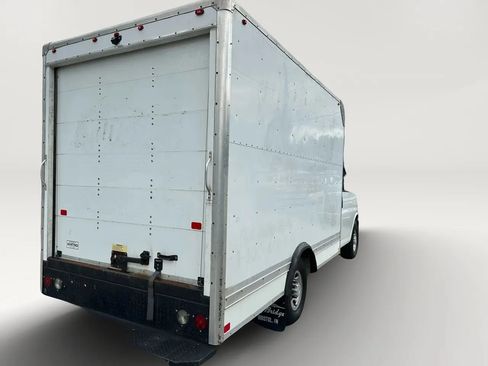 Used 2018 Chevrolet Express 3500 w/ Driver Convenience Package RWD image 3