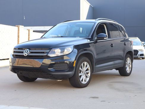 Used 2017 Volkswagen Tiguan Limited w/ Premium Package FWD image 2