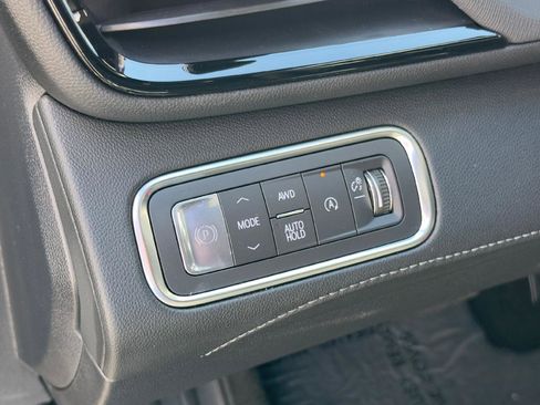 Used 2025 Buick Enclave Sport Touring AWD/4WD image 17