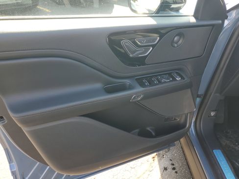 New 2026 Lincoln Aviator AWD image 8