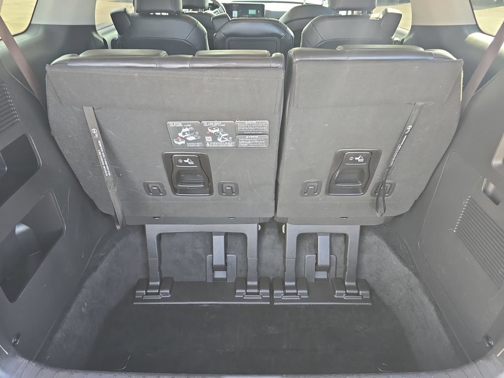 Used 2025 Kia Carnival FWD image 13