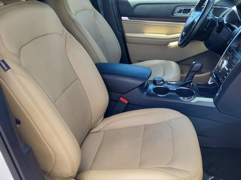 Used 2017 Ford Explorer Limited w/ Equipment Group 301A AWD/4WD image 18