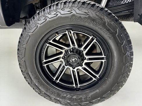 Used 2022 Chevrolet Silverado 2500 LTZ w/ LTZ Convenience Package image 32