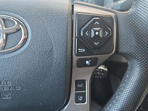 Used 2018 Toyota Tacoma SR5 image 19