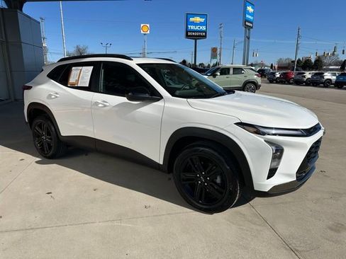 Used 2025 Chevrolet Trax ACTIV w/ Sunroof Package image 5