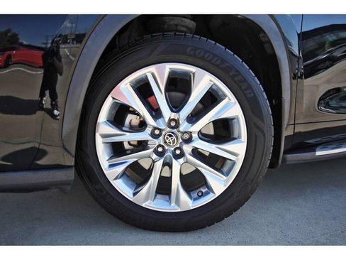 Used 2022 Toyota Highlander Limited FWD image 30