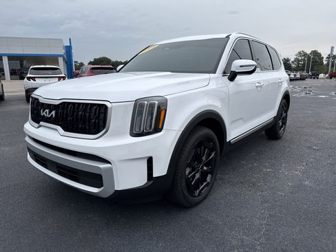 Used 2024 Kia Telluride EX w/ EX Captain's Chair Package image 1