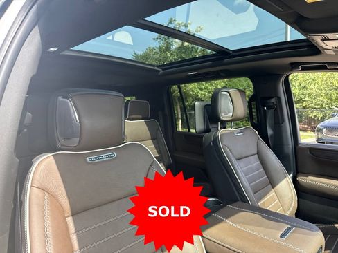 Used 2025 GMC Yukon XL Denali Ultimate AWD/4WD image 16