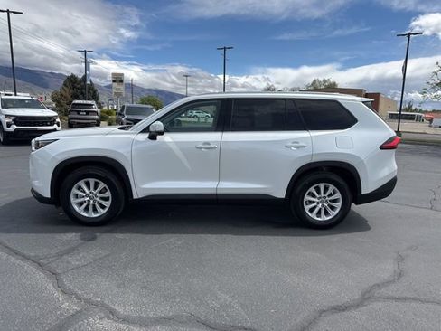Used 2024 Toyota Grand Highlander AWD image 4