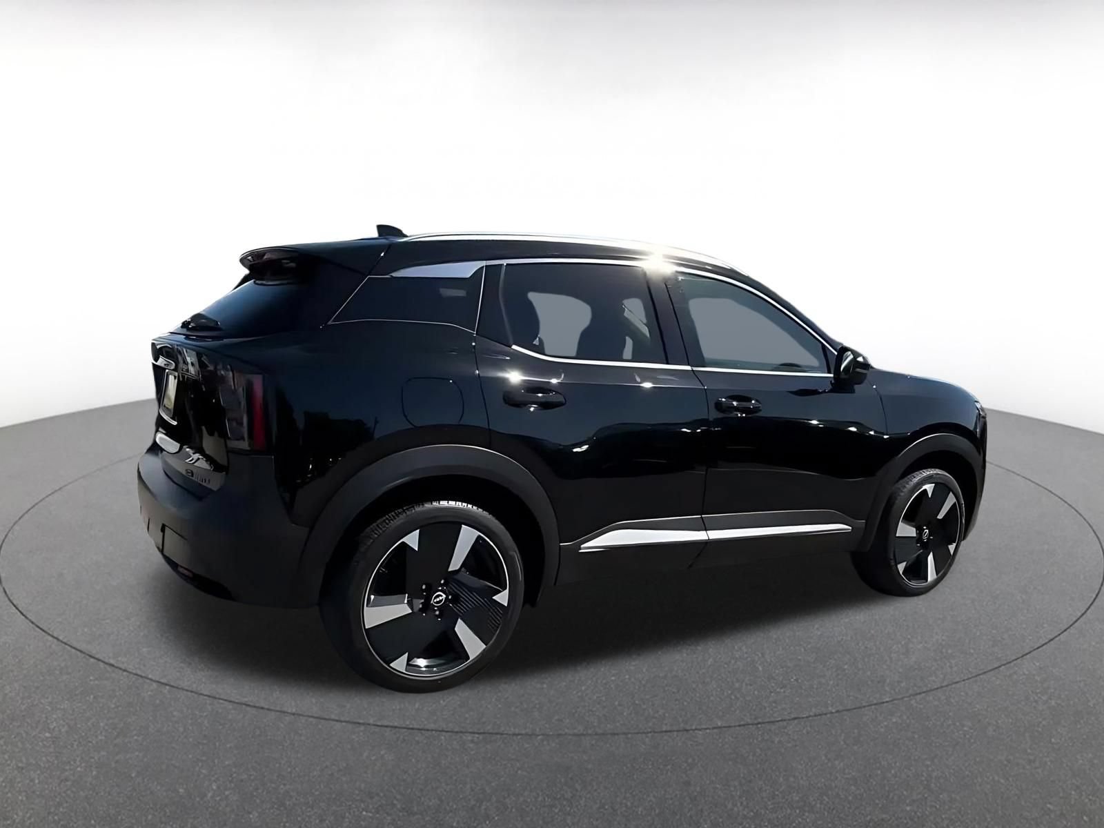 Used 2026 Nissan Kicks SR AWD/4WD image 14