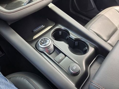 Used 2025 Ford Explorer Active w/ Active Comfort Package RWD image 19