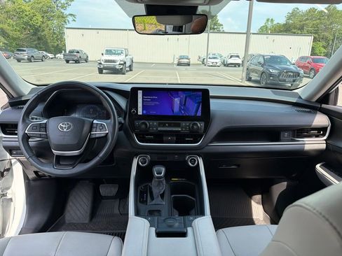 Used 2024 Toyota Grand Highlander AWD Hybrid image 8