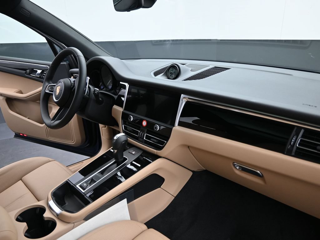 Certified 2026 Porsche Macan AWD/4WD image 21