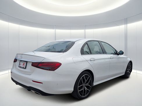 Used 2022 Mercedes-Benz E 350 Sedan image 4