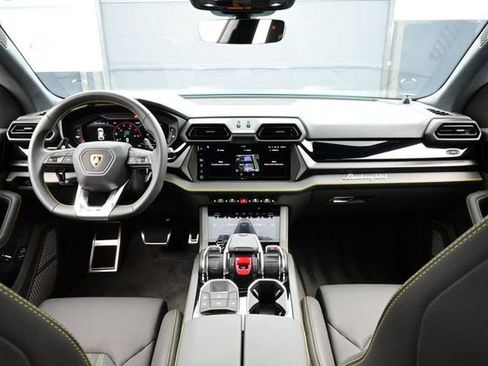 Used 2025 Lamborghini Urus SE AWD/4WD image 20