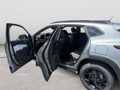 New 2026 Chevrolet Trax LT w/ Midnight Edition FWD image 11