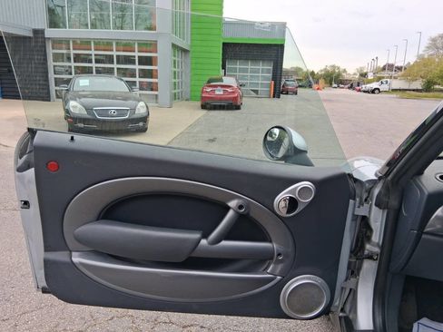 Used 2006 MINI Cooper Convertible FWD image 9