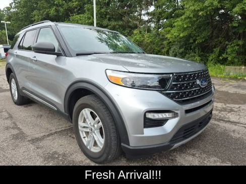 Used 2023 Ford Explorer XLT w/ Equipment Group 202A AWD/4WD image 2