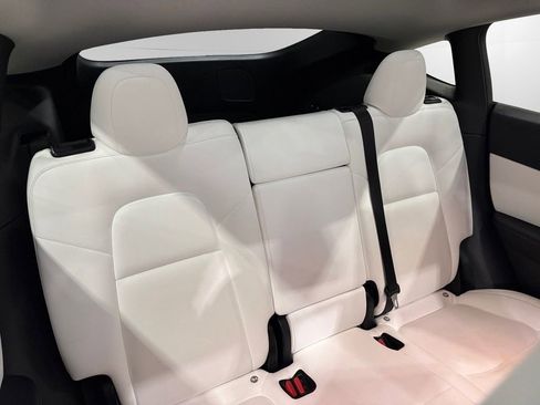 Used 2021 Tesla Model Y Long Range image 20