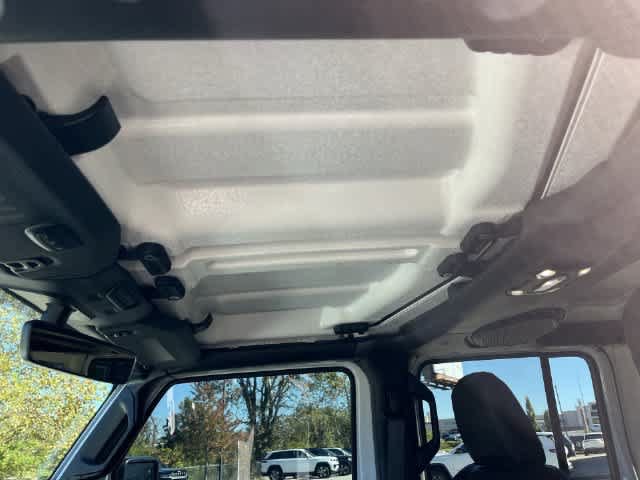 Used 2021 Jeep Wrangler Unlimited Sahara w/ Cold Weather Group AWD/4WD image 11