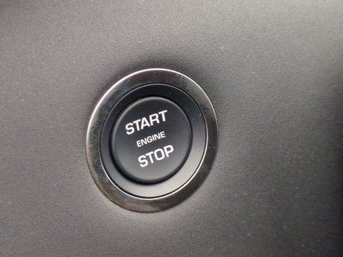 Used 2025 Land Rover Range Rover Evoque S image 23