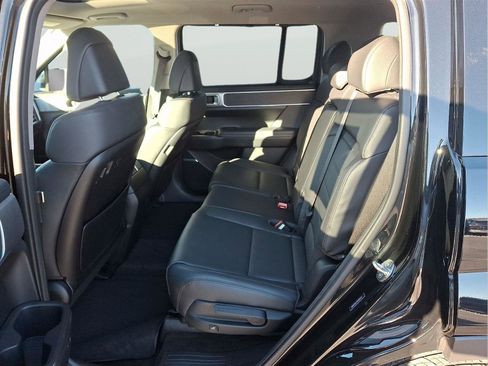 Used 2025 Hyundai Santa Fe Limited image 10