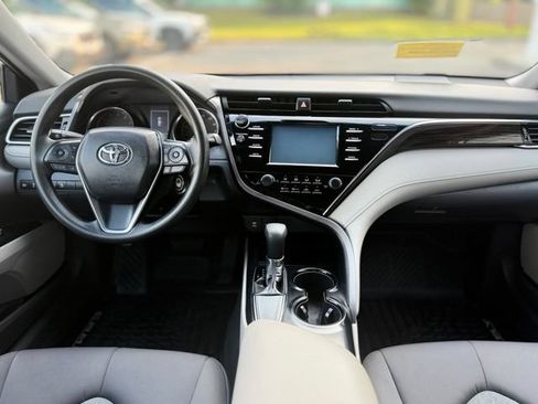 Used 2018 Toyota Camry LE FWD image 24