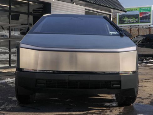 Used 2024 Tesla Cybertruck AWD Crew Cab image 13